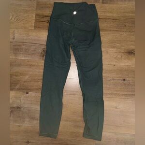 Lululemon ribbed dark green align leggings